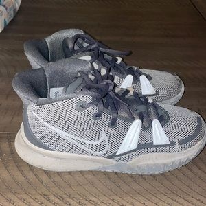 Kids basketball shoes